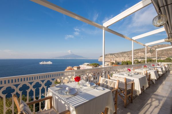 Sorrent-Hotel-Mediterraneo-Terrasse