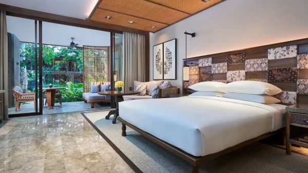 Bali-Andaz-Sanur-Deluxe-Room-with-Balcony