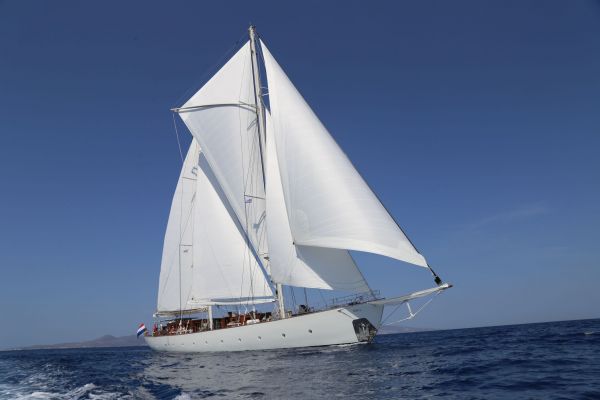 Sailing-Classics-Rhea