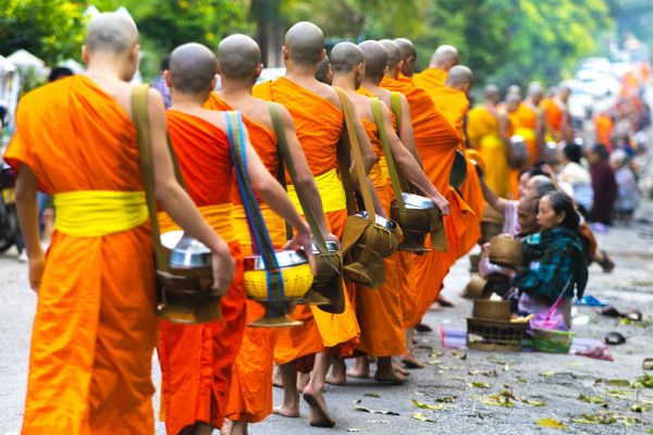 Laos-Luang-Prabang-morgendliches-Ritual