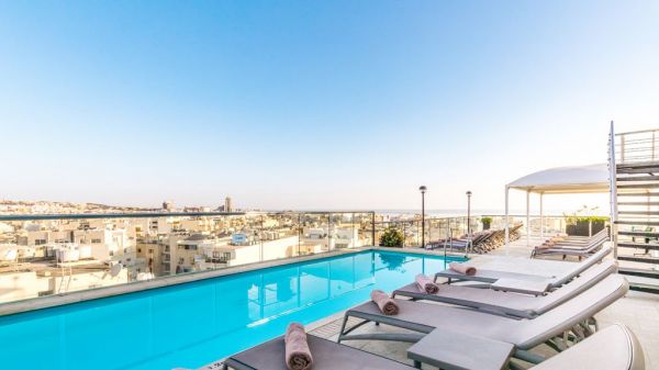 Malta-AX-The-Victoria-Hotel-Outdoor-Pool