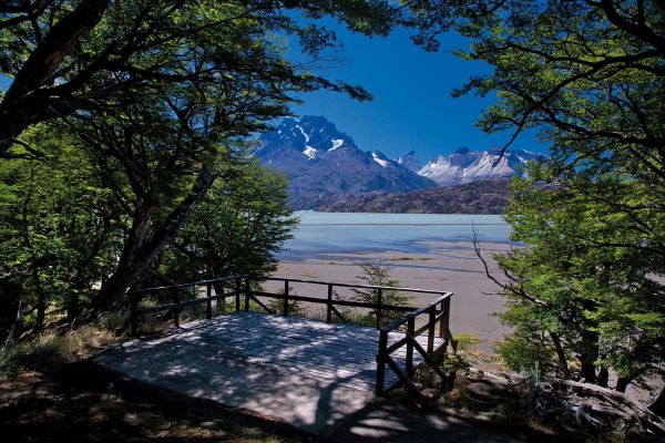 Torres-del-Paine-NP-Grey-lake