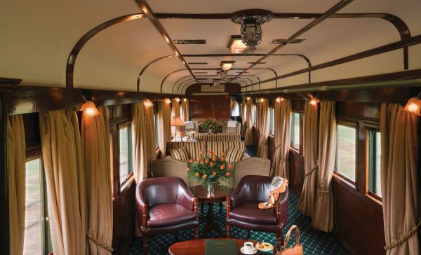 RVR-Lounge-Car