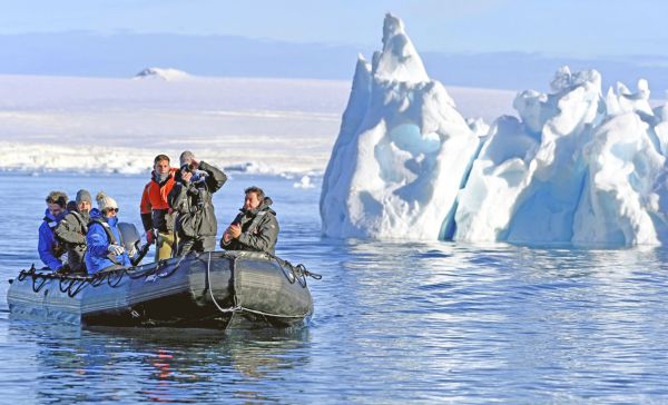 Scenic_Eclipse_Antarctica_-_Zodiac