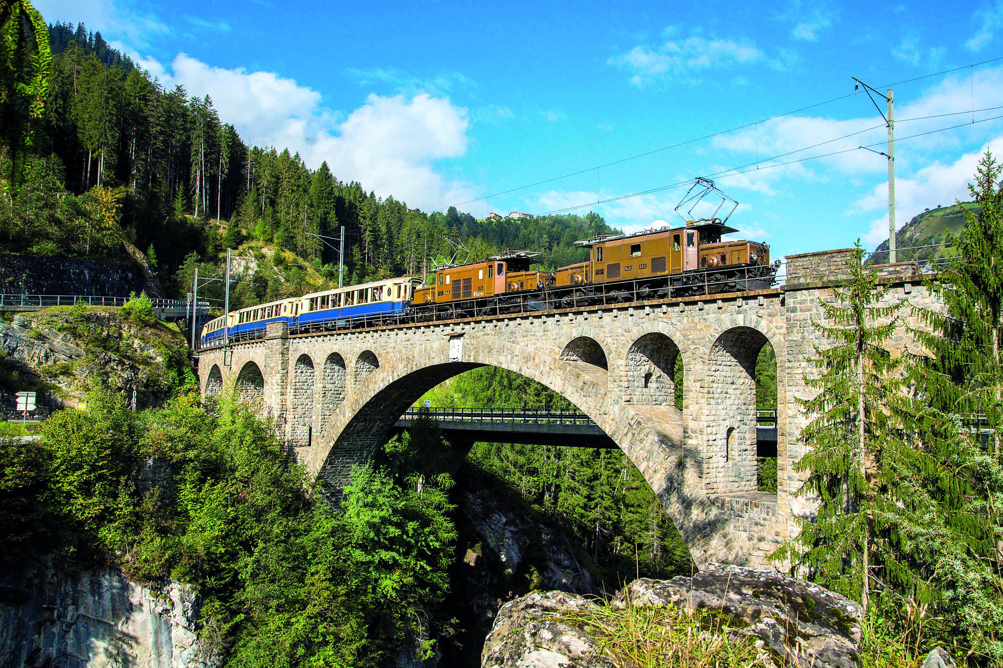  CH_Glacier-Pullman-Express-Soliser-Viadukt.jpg 